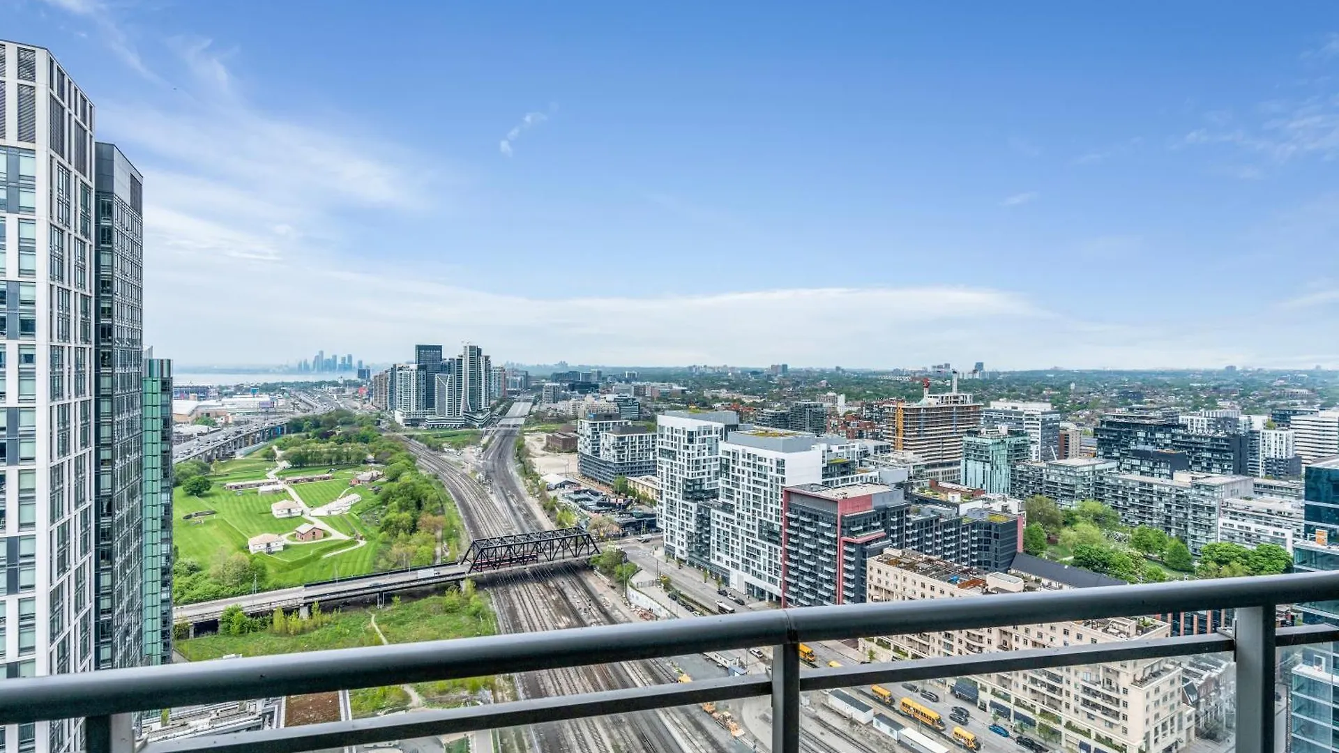 Lägenhet Lake View Suite - 1 Free Parking Toronto Kanada